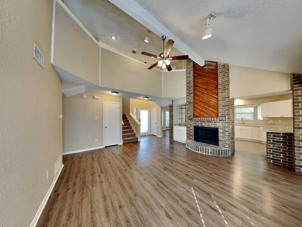 2437 Rochelle Ln ##Tx - Photo 2 of 10