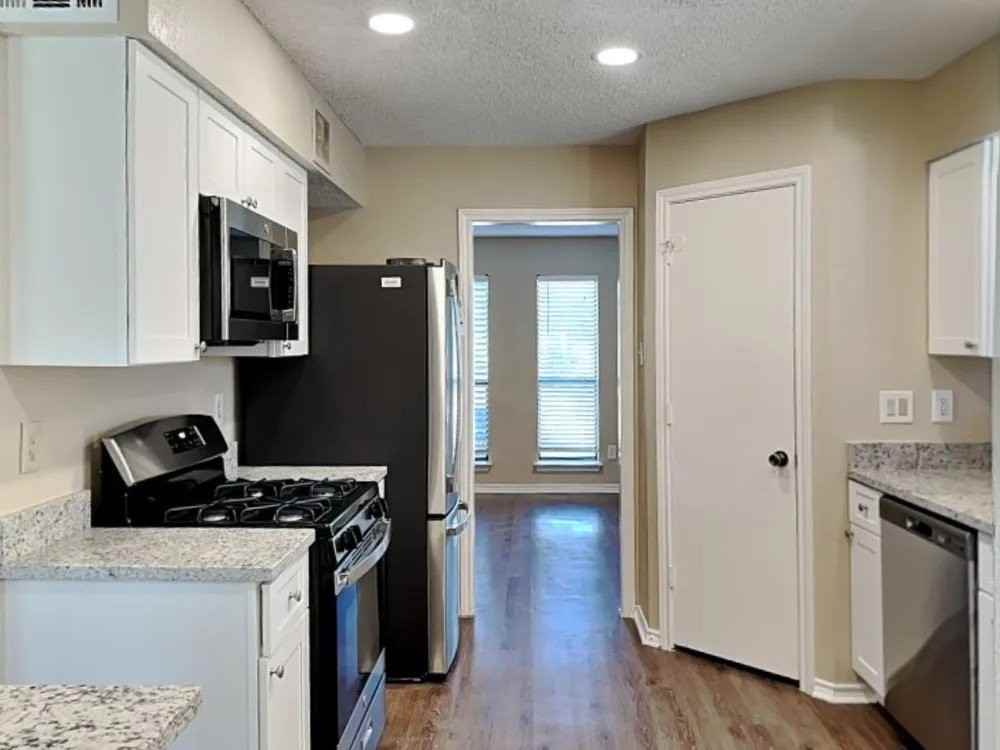 2437 Rochelle Ln ##Tx - Photo 6 of 10