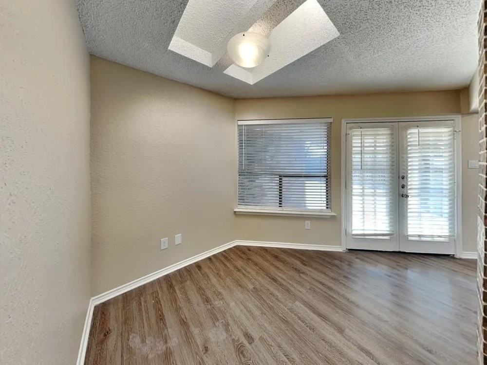 2437 Rochelle Ln ##Tx - Photo 7 of 10