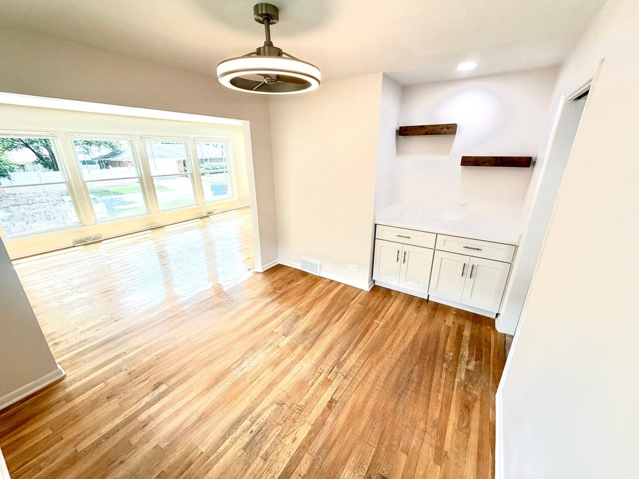 167 E Van Buren St #1 - Photo 6 of 17