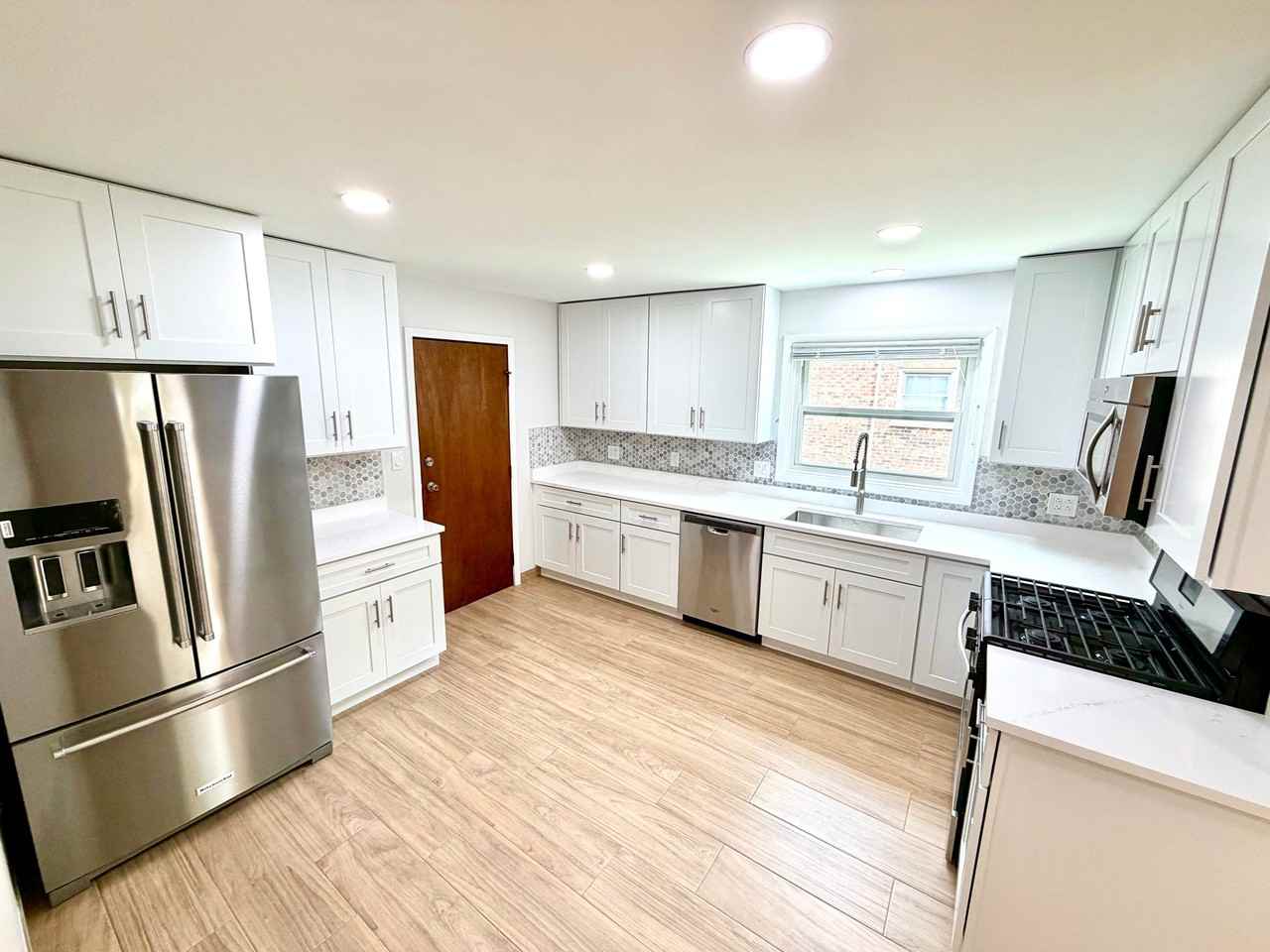 167 E Van Buren St #1 - Photo 7 of 17