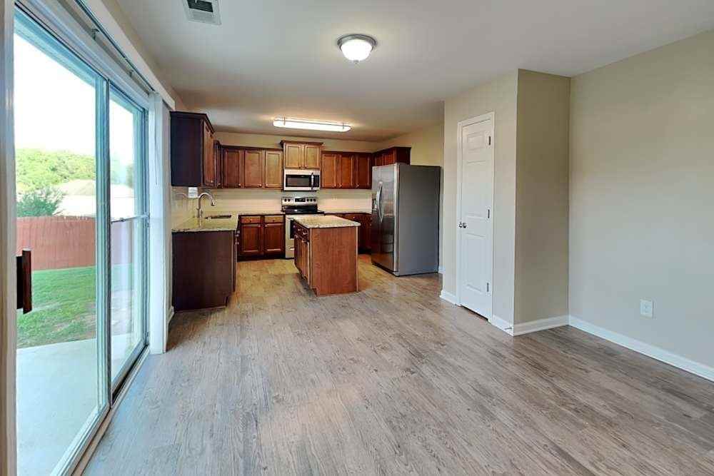 935 Donington Cir - Photo 2 of 9