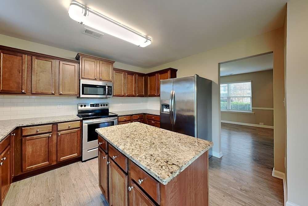 935 Donington Cir - Photo 3 of 9