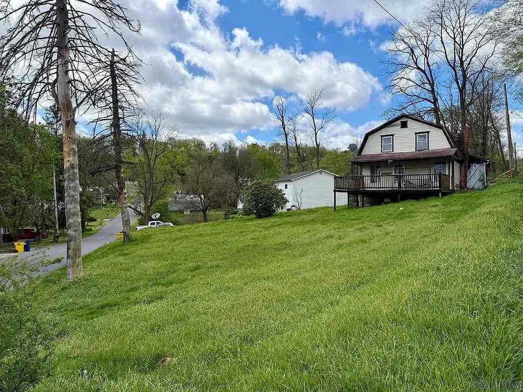 431 Finch St - Photo 7 of 20