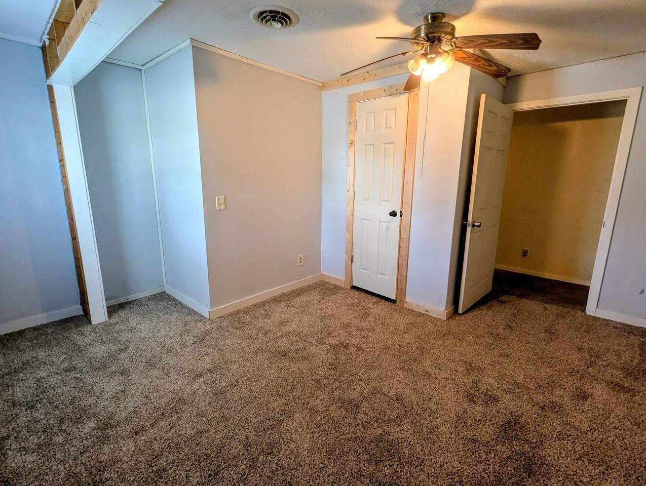 612 N Cherry St - Photo 4 of 11