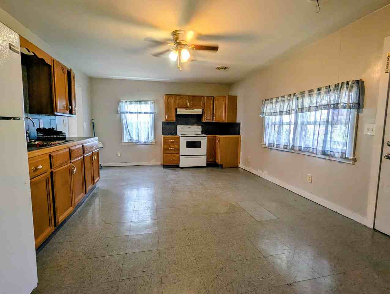 612 N Cherry St - Photo 6 of 11