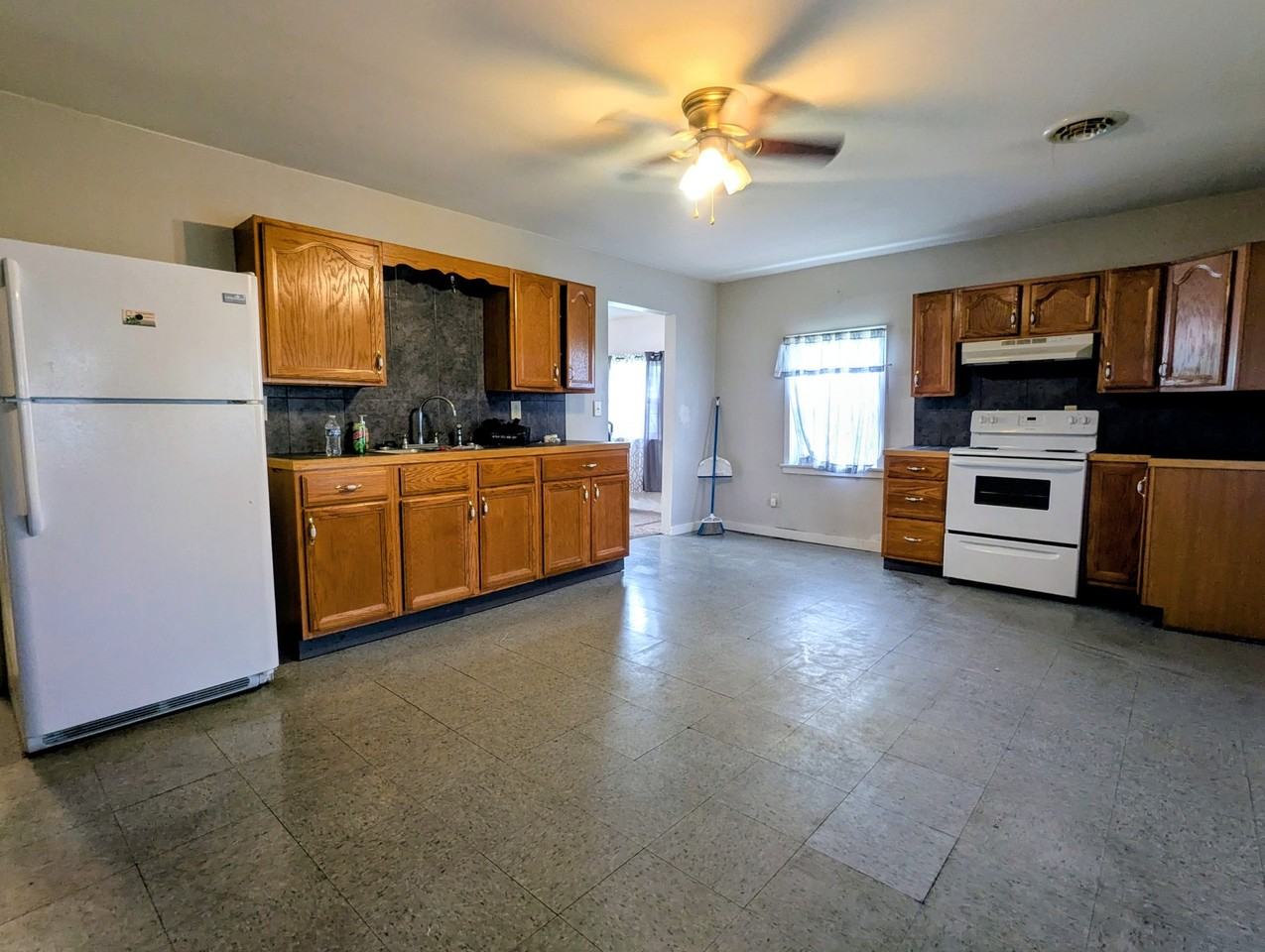 612 N Cherry St - Photo 7 of 11