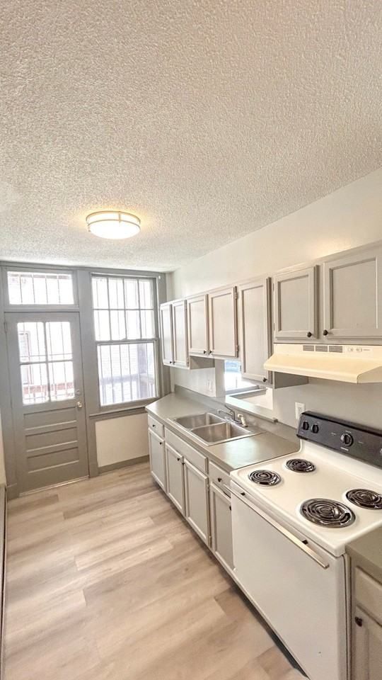 926 Asylum Ave #1