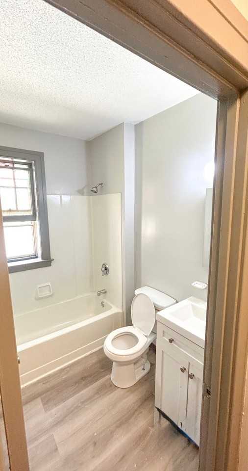 926 Asylum Ave #1 - Photo 4 of 8