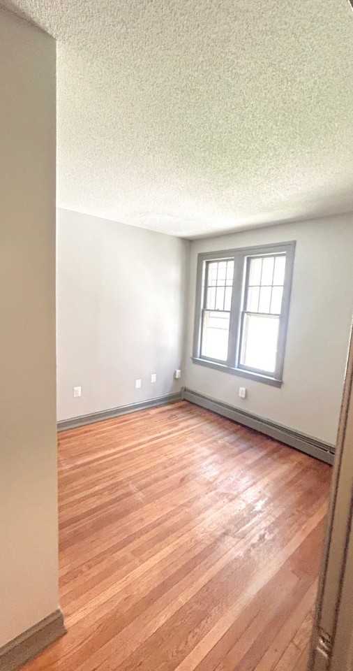 926 Asylum Ave #1 - Photo 5 of 8