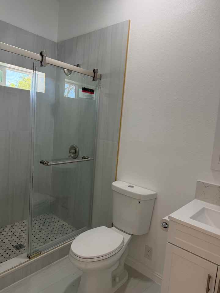 15918 Katherine St - Photo 3 of 4