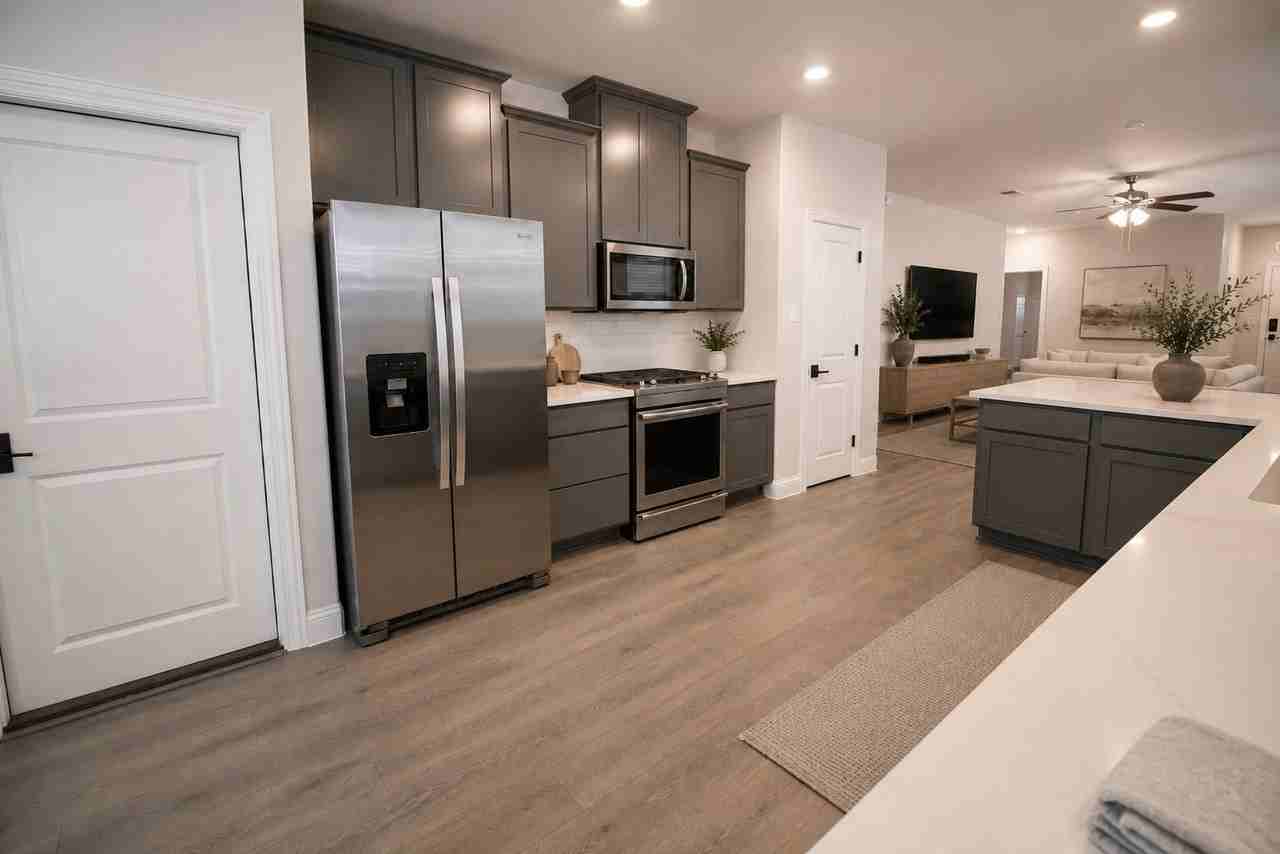 1641 Blakely Pl - Photo 4 of 13