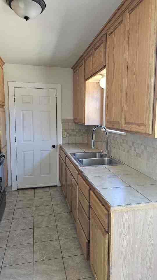 302 S 10th St #NA - Photo 2 of 14