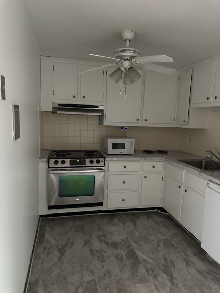 11 Old Colony Ln #7 - Photo 3 of 11