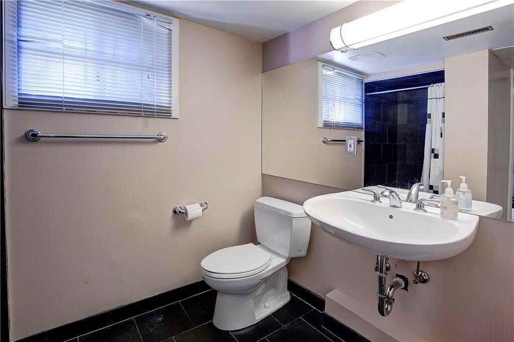 2451 28 Ave Sw - Photo 3 of 28