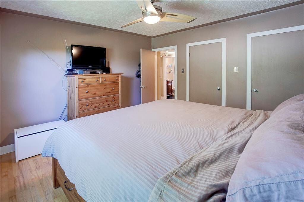 2451 28 Ave Sw - Photo 7 of 28