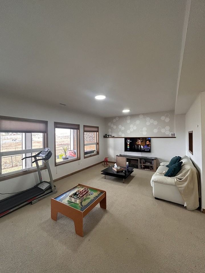 10379 Rockyledge St Nw - Photo 6 of 29