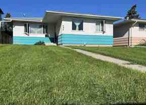 945 40 St Sw - Photo 1 of 1