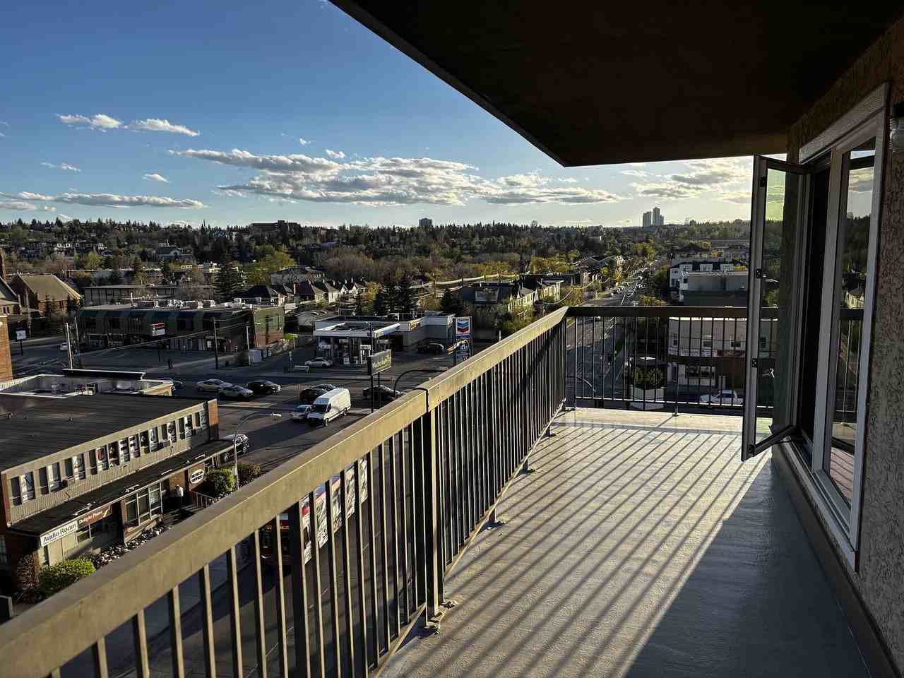 1334 Ravenwood Apts. - Photo 3 of 11