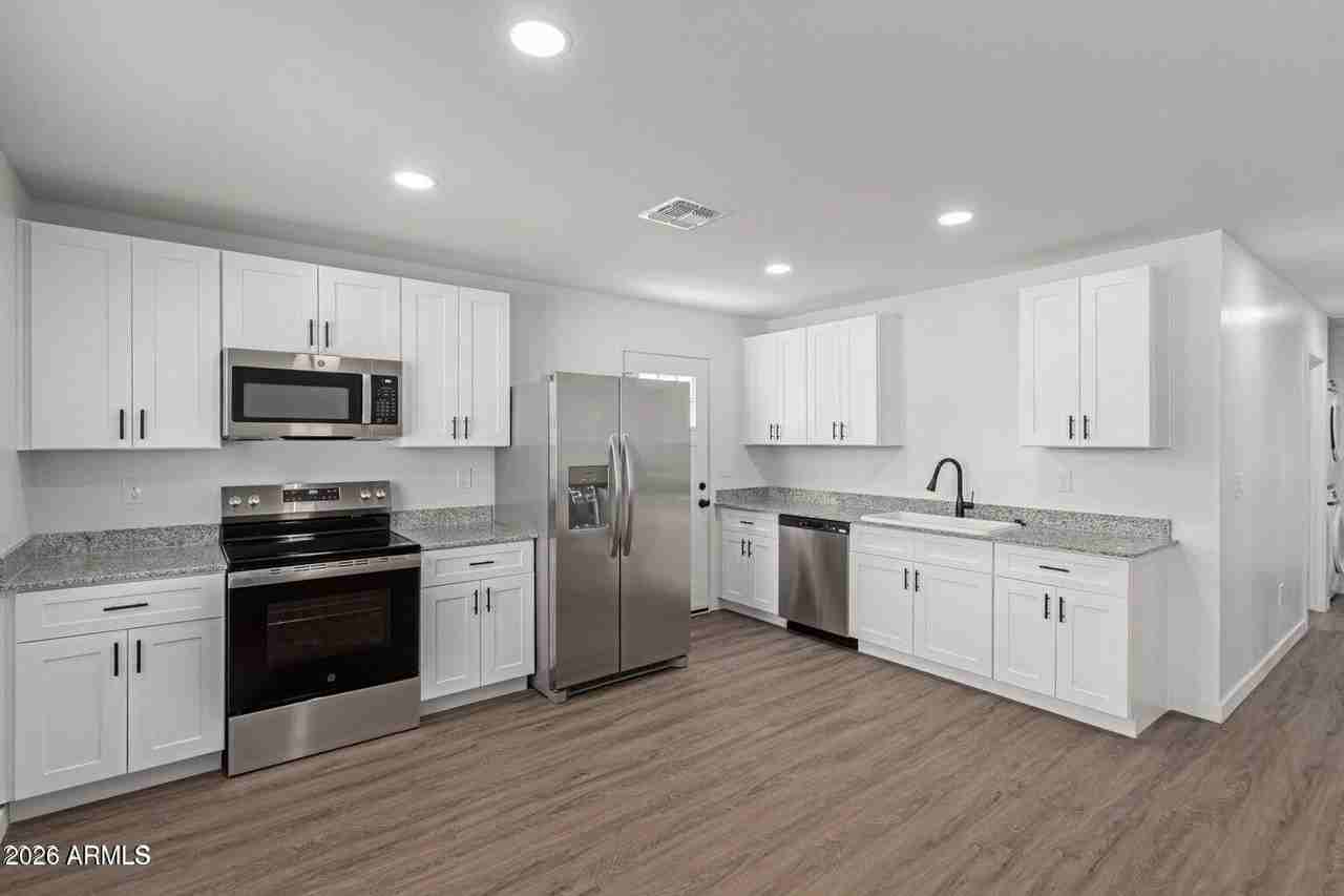 656 S 97th Pl #A - Photo 4 of 18