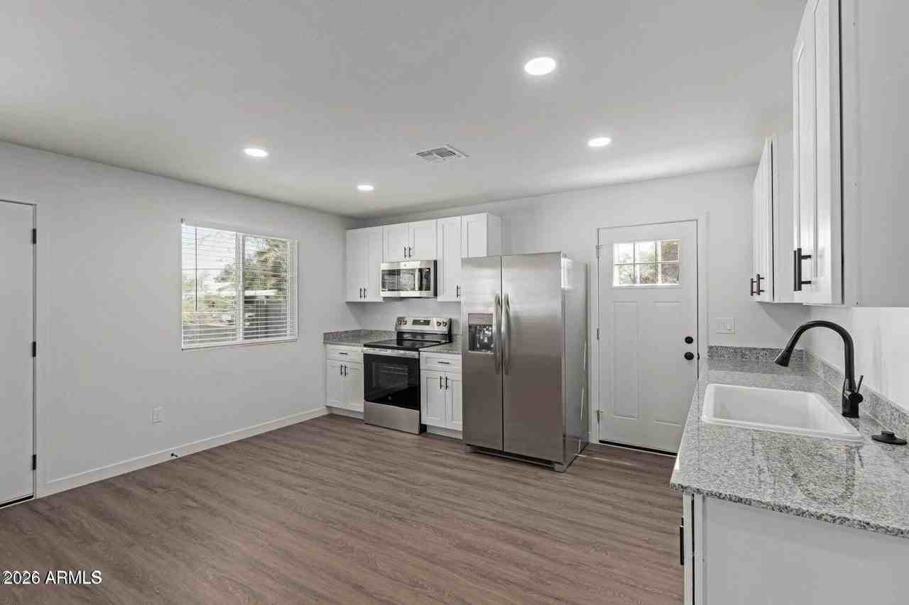 656 S 97th Pl #A - Photo 5 of 18