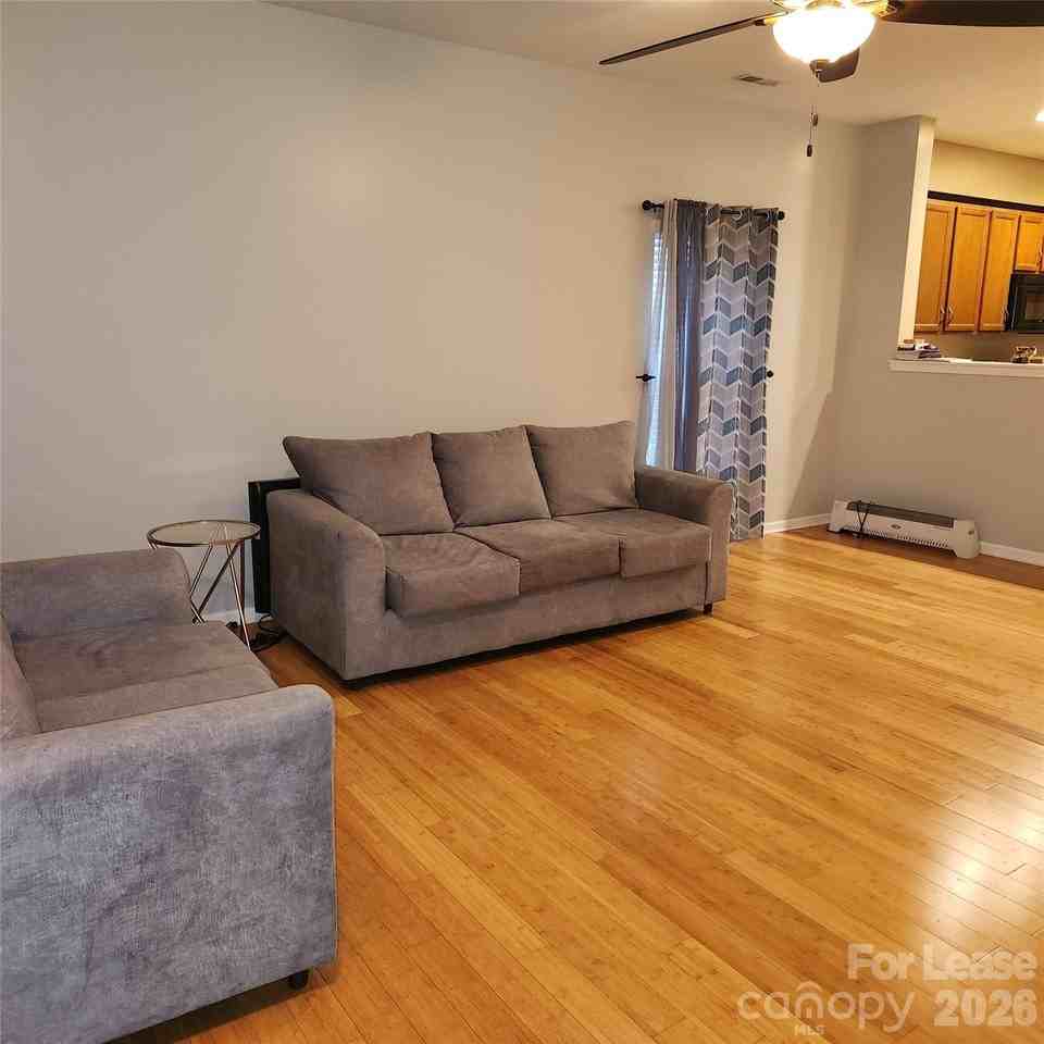1045 Willow Wind Dr - Photo 2 of 14