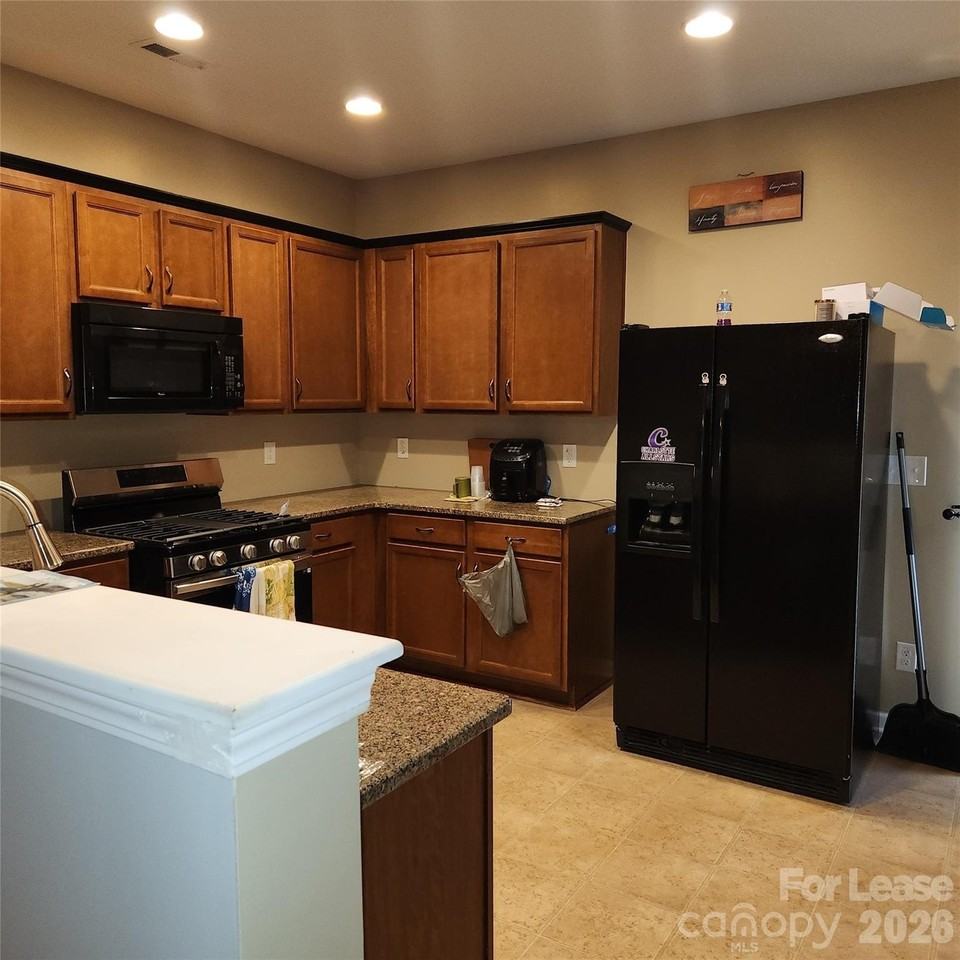 1045 Willow Wind Dr - Photo 4 of 14