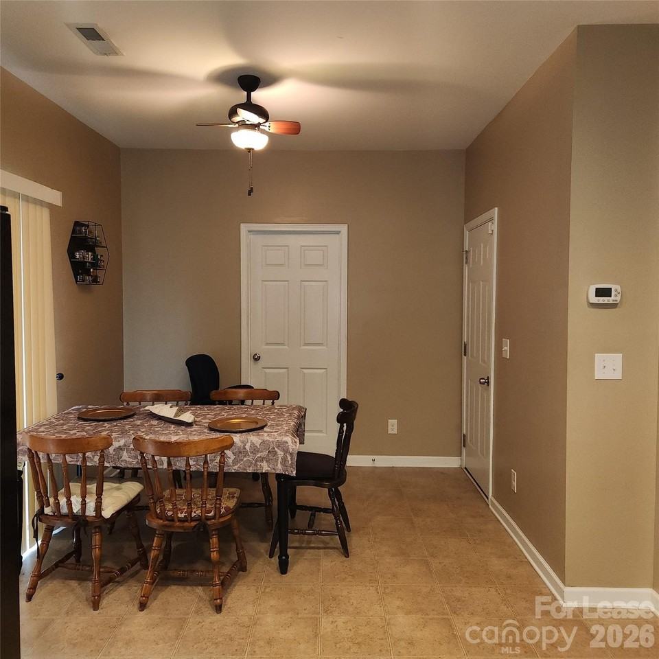 1045 Willow Wind Dr - Photo 5 of 14
