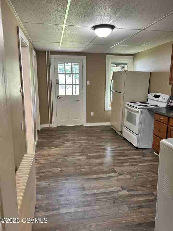 1225 Memorial Ave - Photo 5 of 21
