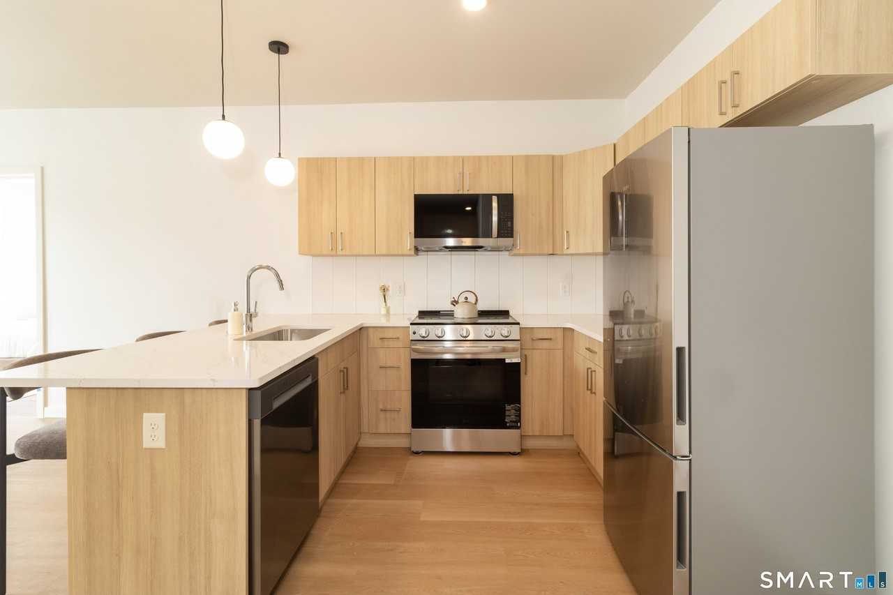 19 Elm St #607