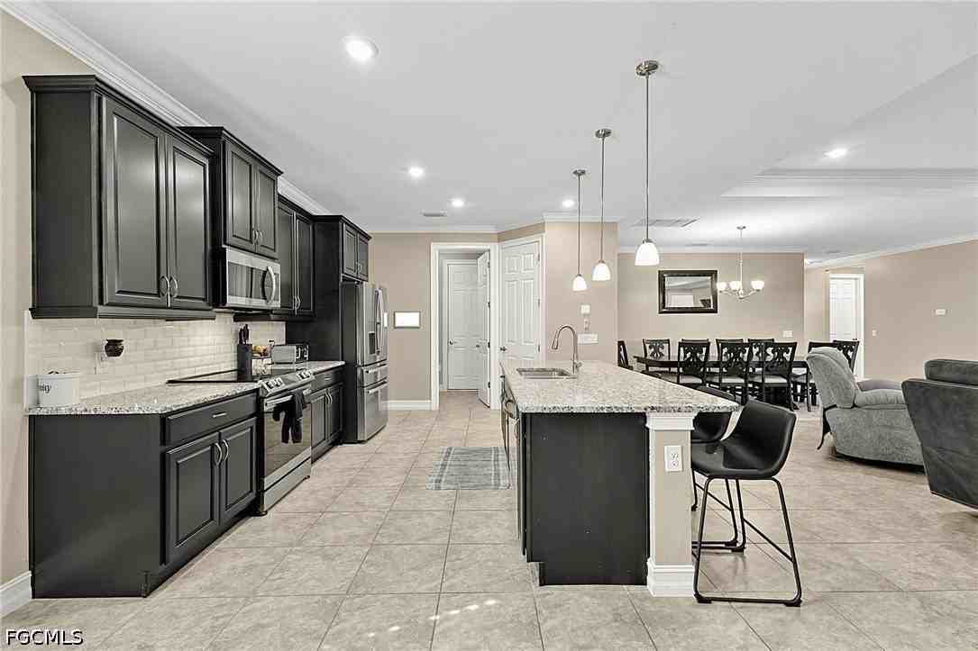 3391 Acapulco Cir - Photo 3 of 40