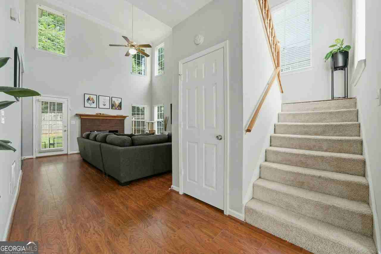 983 Aspen Dr - Photo 4 of 24