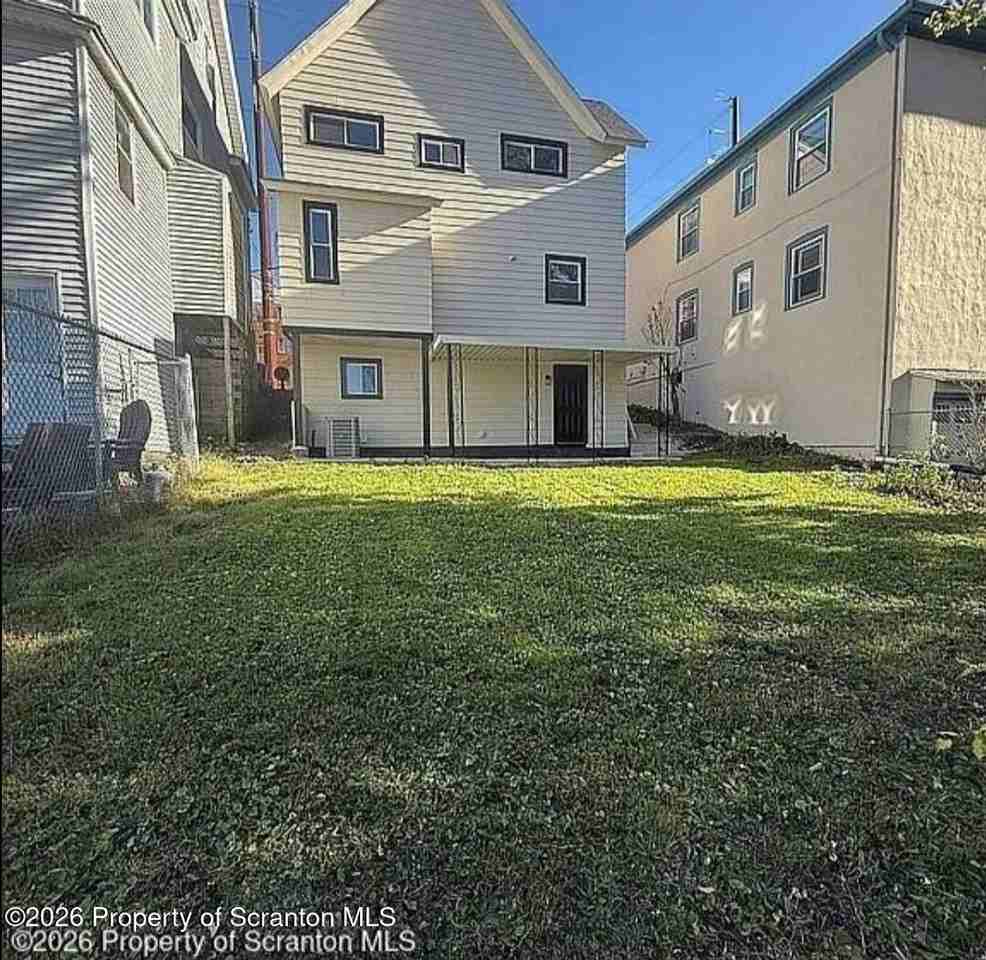 1105 Quincy Ave - Photo 3 of 25