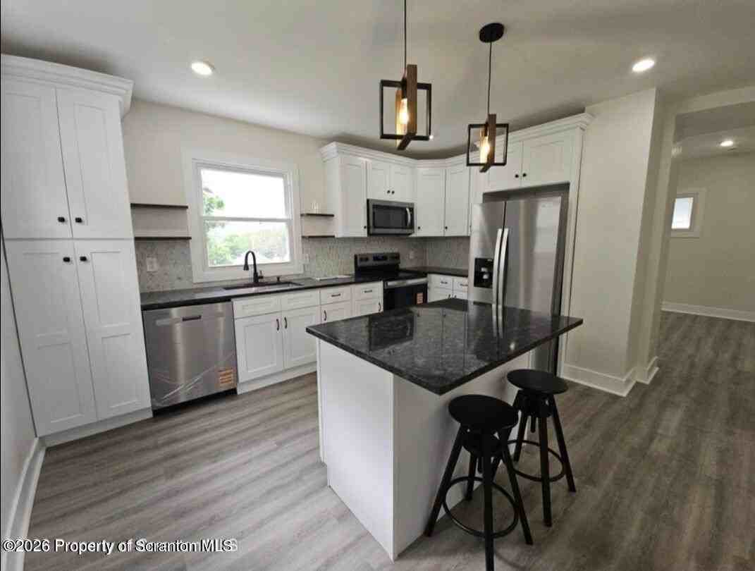 1105 Quincy Ave - Photo 5 of 25