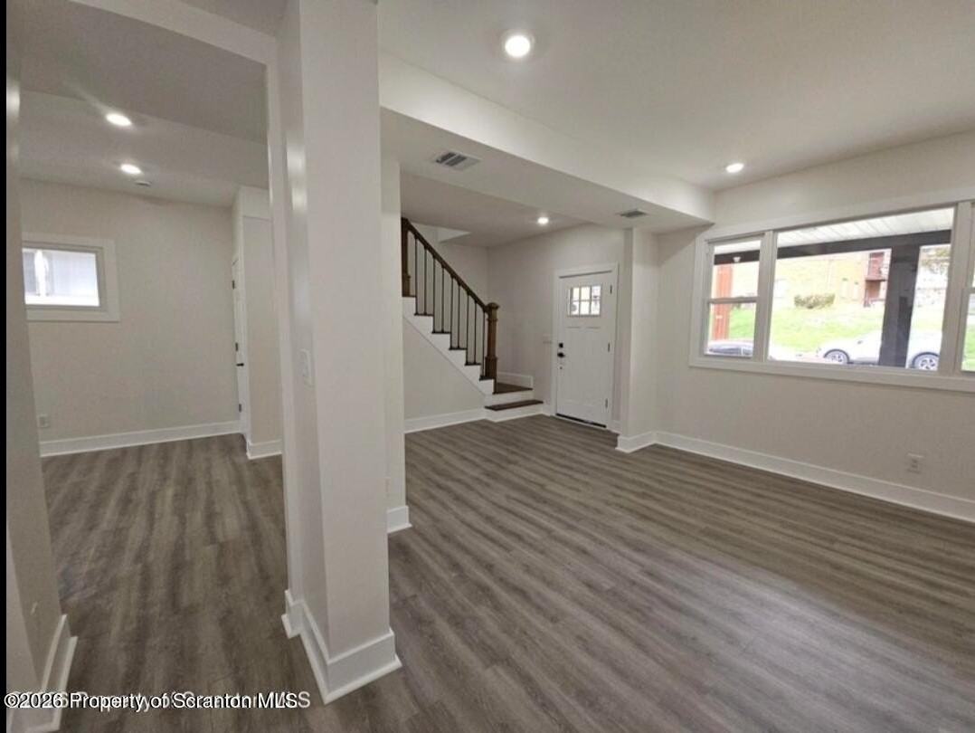 1105 Quincy Ave - Photo 6 of 25