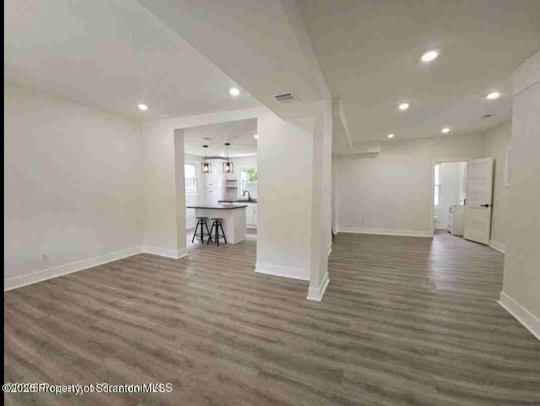 1105 Quincy Ave - Photo 7 of 25