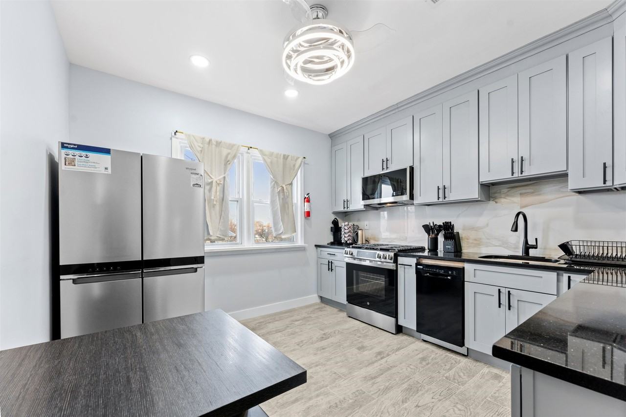 23 Obrien Ct #2ndFL - Photo 3 of 12