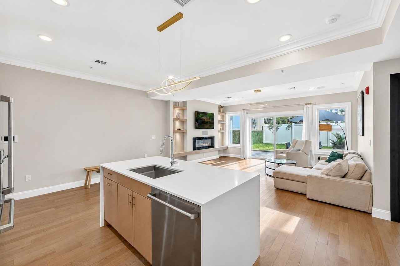 414 New York Ave #1A - Photo 4 of 23