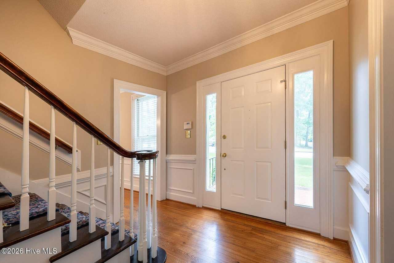 4135 Knollcrest Cir N - Photo 5 of 37