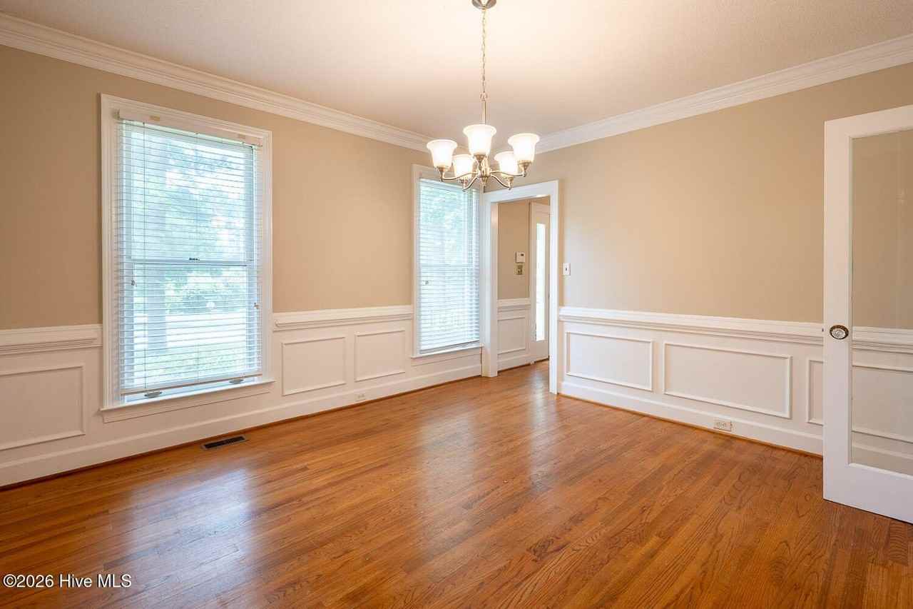 4135 Knollcrest Cir N - Photo 7 of 37