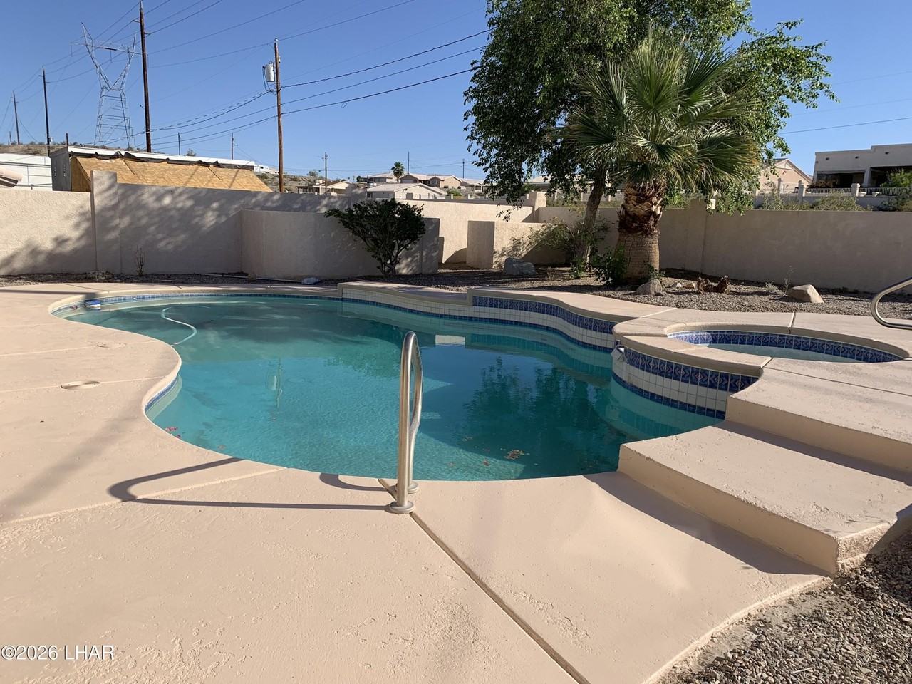 906 Desert View Dr - Photo 2 of 6