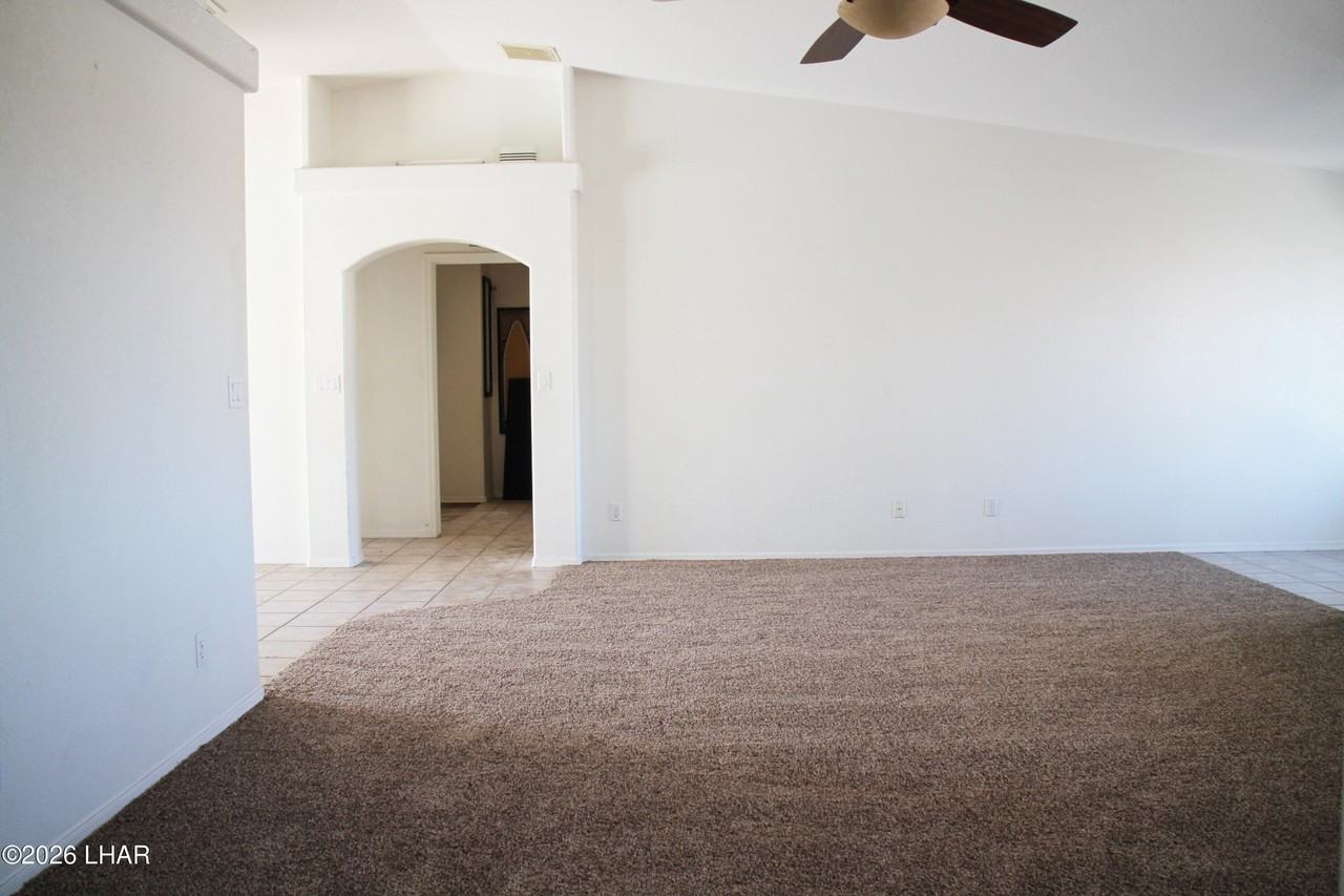 906 Desert View Dr - Photo 5 of 6