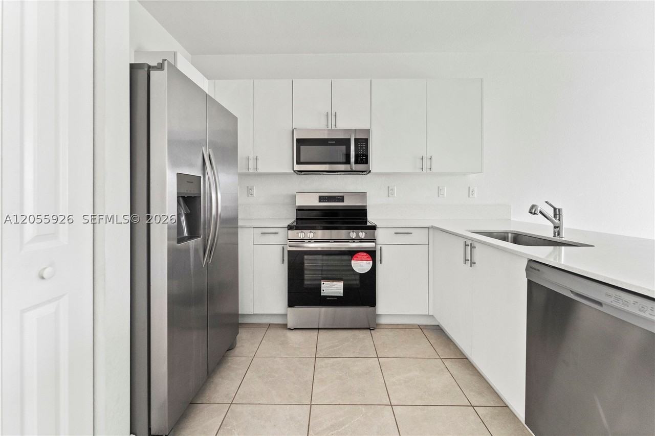 12958 Sw 231st St - Photo 4 of 40