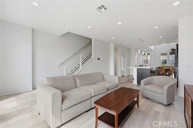 1660 Topanga - Photo 2 of 8