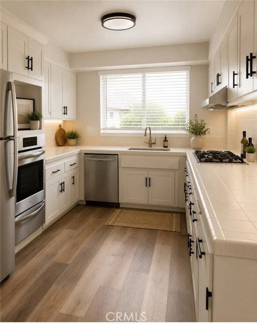 548 Stanford Ave - Photo 3 of 8