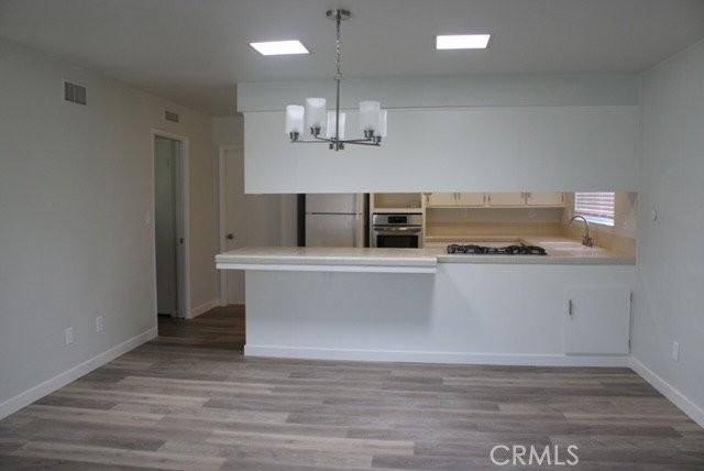 548 Stanford Ave - Photo 5 of 8