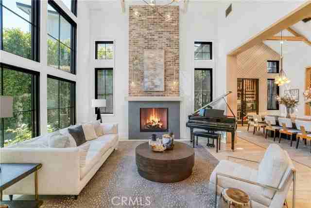 4961 Edgerton Ave - Photo 4 of 8