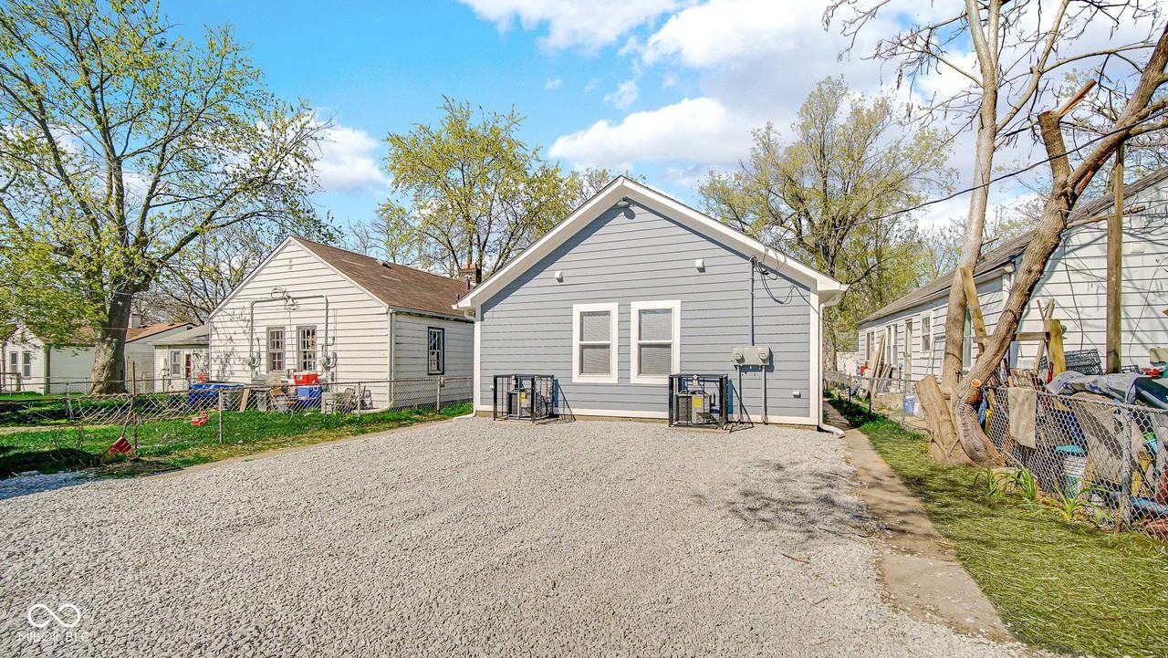 263 S Dearborn St - Photo 4 of 13