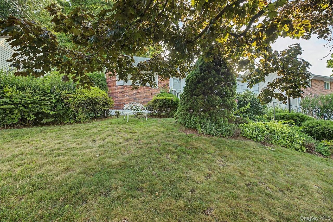 6 Westwind Rd - Photo 2 of 24