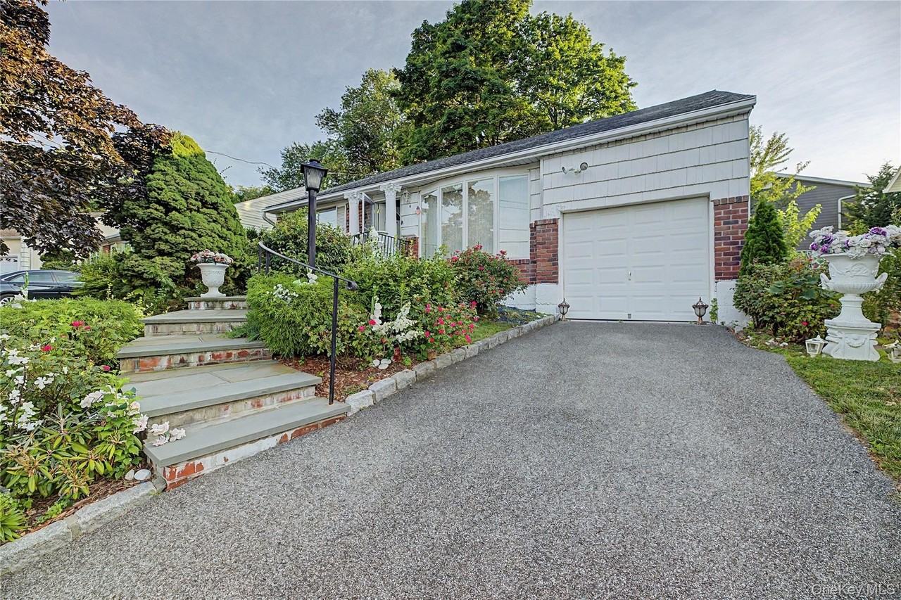 6 Westwind Rd - Photo 3 of 24
